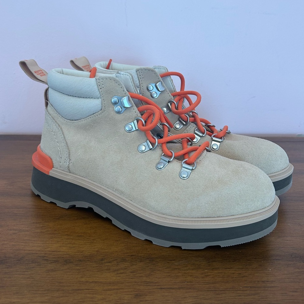 Sorel Hi-Line Hiker Boots (never worn, nwob)